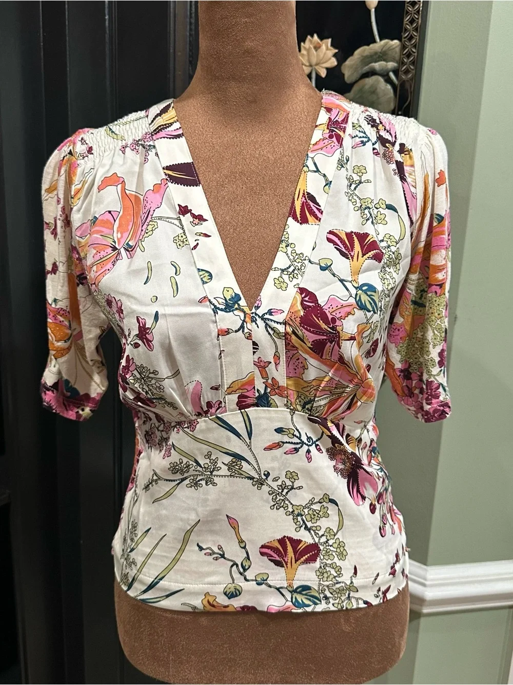 Anthropologie Tiny Adelaide Cream Floral V‑Neck Blouse with Smocked Puff Sleeves